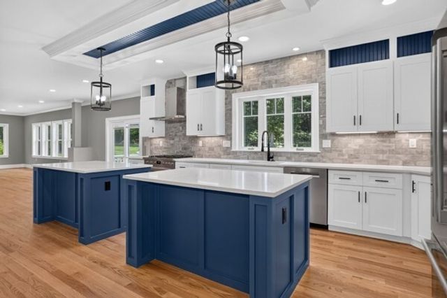 121 Lexington St, Burlington, MA 01803
