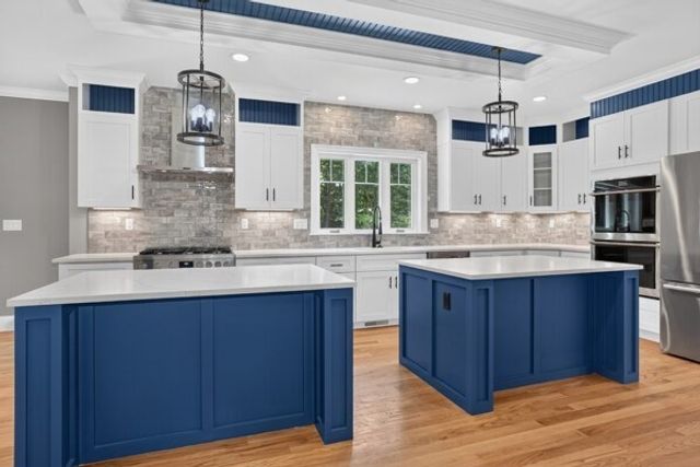 121 Lexington St, Burlington, MA 01803