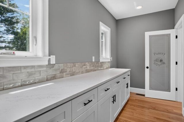 121 Lexington St, Burlington, MA 01803