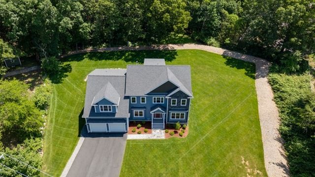 121 Lexington St, Burlington, MA 01803