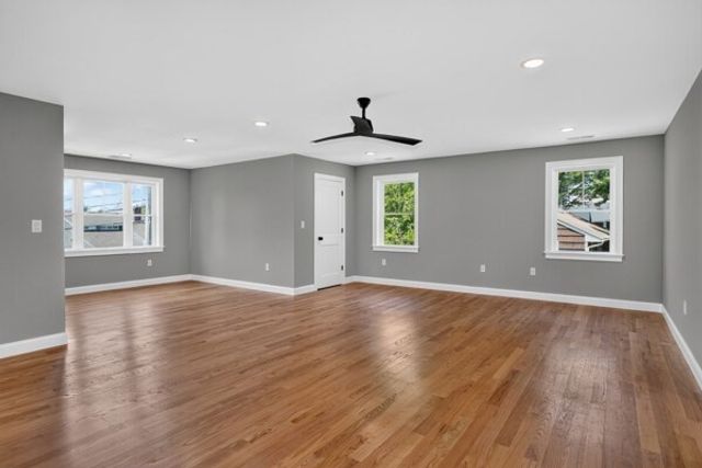 121 Lexington St, Burlington, MA 01803