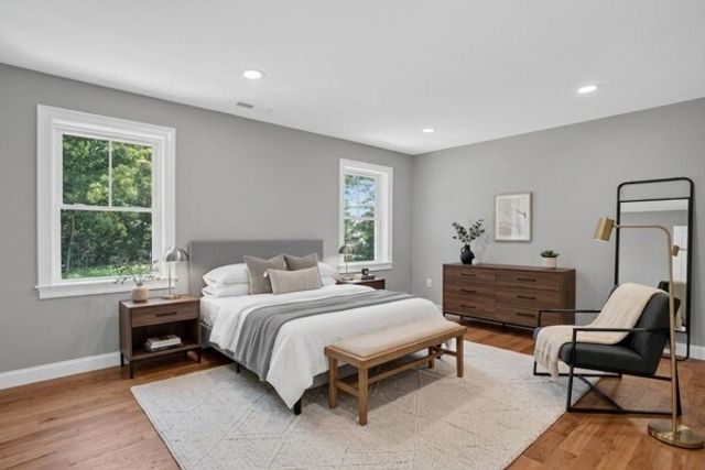 121 Lexington St, Burlington, MA 01803