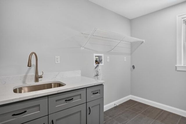 121 Lexington St, Burlington, MA 01803