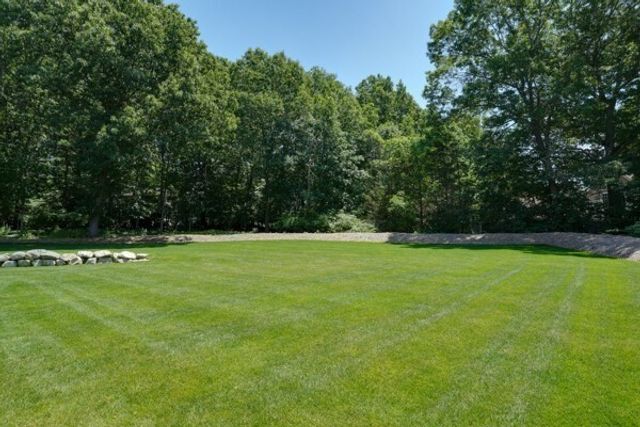 121 Lexington St, Burlington, MA 01803