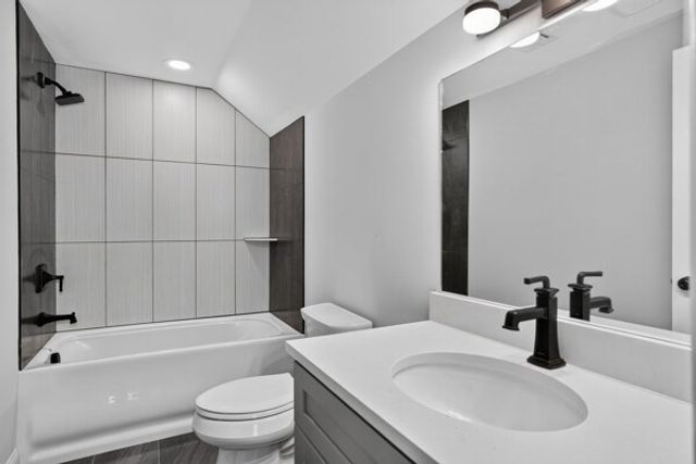 121 Lexington St, Burlington, MA 01803