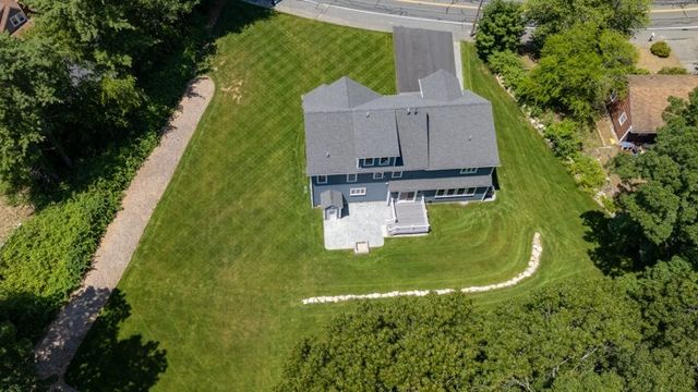 121 Lexington St, Burlington, MA 01803