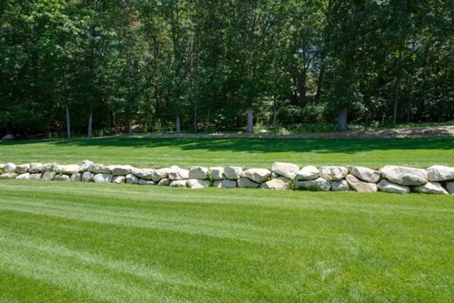 121 Lexington St, Burlington, MA 01803
