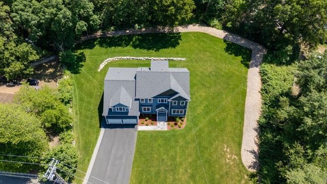 121 Lexington St, Burlington, MA 01803