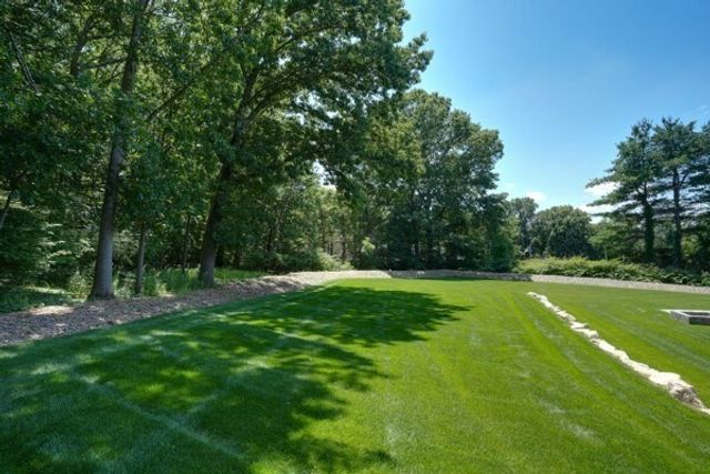 121 Lexington St, Burlington, MA 01803
