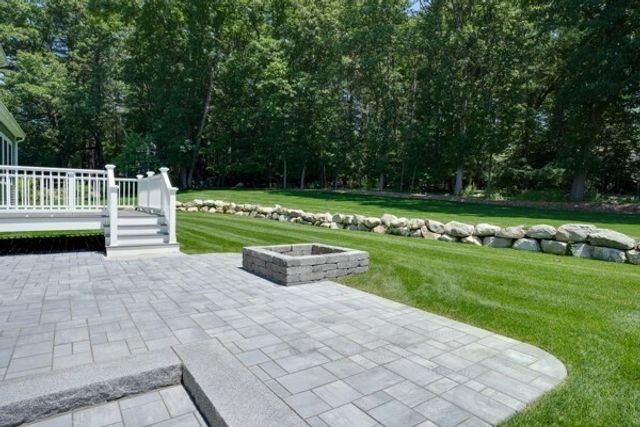 121 Lexington St, Burlington, MA 01803