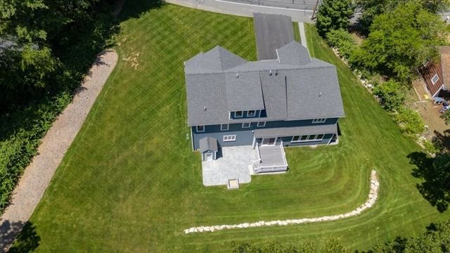 121 Lexington St, Burlington, MA 01803