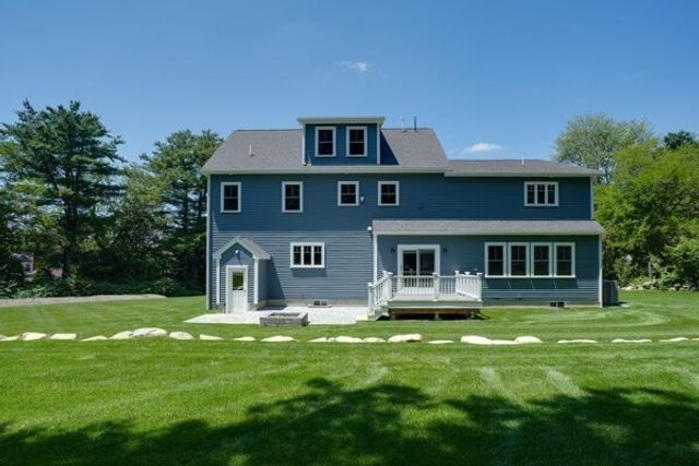121 Lexington St, Burlington, MA 01803