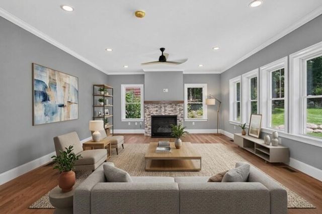 121 Lexington St, Burlington, MA 01803