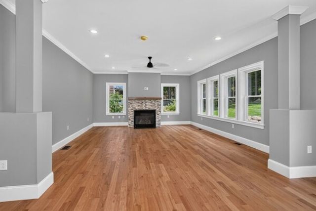 121 Lexington St, Burlington, MA 01803