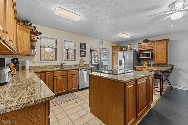 2282 Heston Drive, Lake Milton, OH 44429