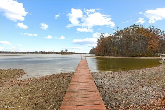 2282 Heston Drive, Lake Milton, OH 44429