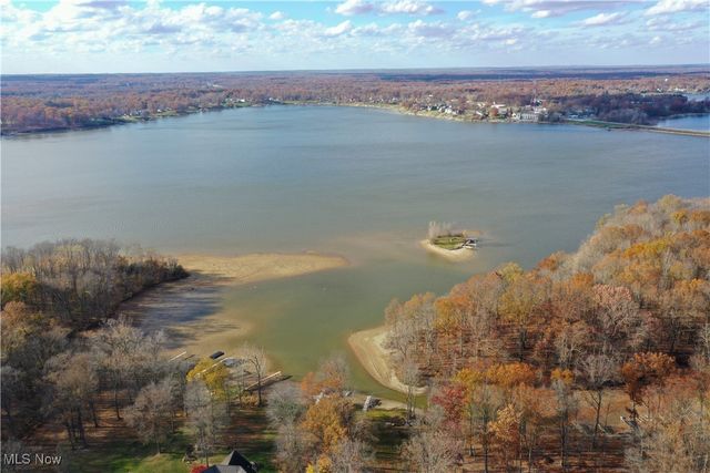 2282 Heston Drive, Lake Milton, OH 44429