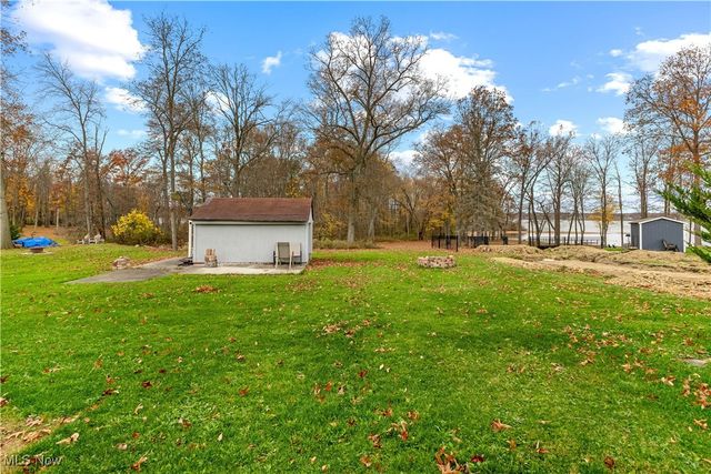 2282 Heston Drive, Lake Milton, OH 44429