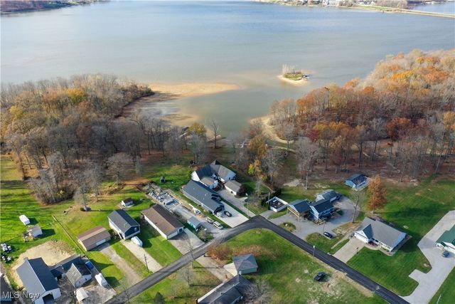 2282 Heston Drive, Lake Milton, OH 44429