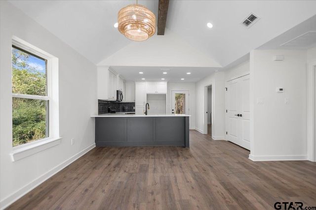 451 W. Harmony St., Tyler, TX 75702