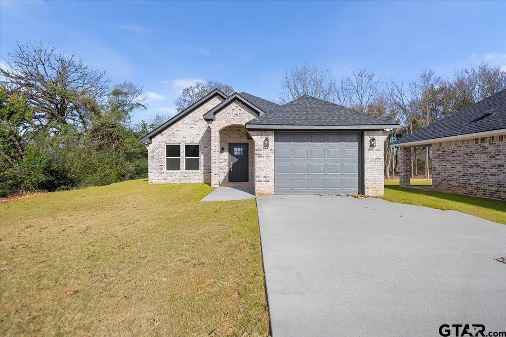 451 W. Harmony St., Tyler, TX 75702