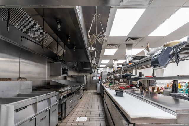 1525 N Wells Street, Chicago, IL 60610