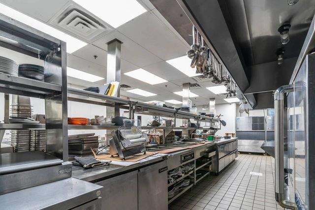 1525 N Wells Street, Chicago, IL 60610