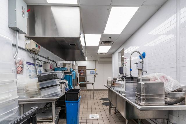 1525 N Wells Street, Chicago, IL 60610