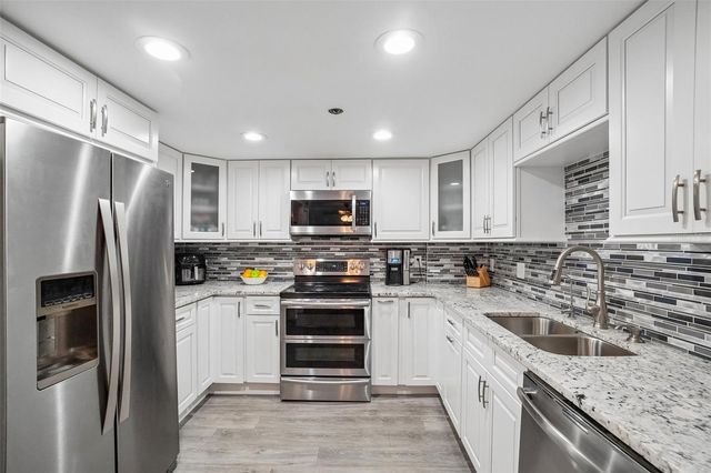 1 KEY CAPRI 406W, St Petersburg, FL 33706