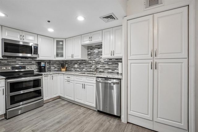 1 KEY CAPRI 406W, St Petersburg, FL 33706