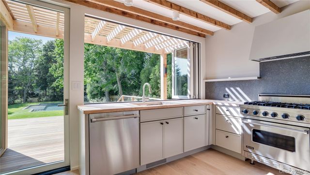 149 Accabonac Road, East Hampton, NY 11937