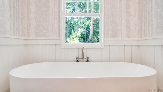 149 Accabonac Road, East Hampton, NY 11937