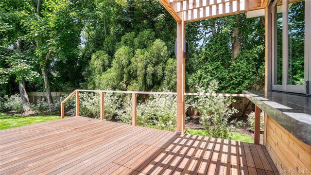 149 Accabonac Road, East Hampton, NY 11937