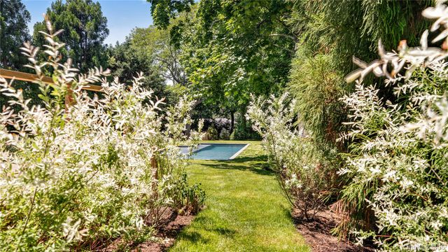 149 Accabonac Road, East Hampton, NY 11937