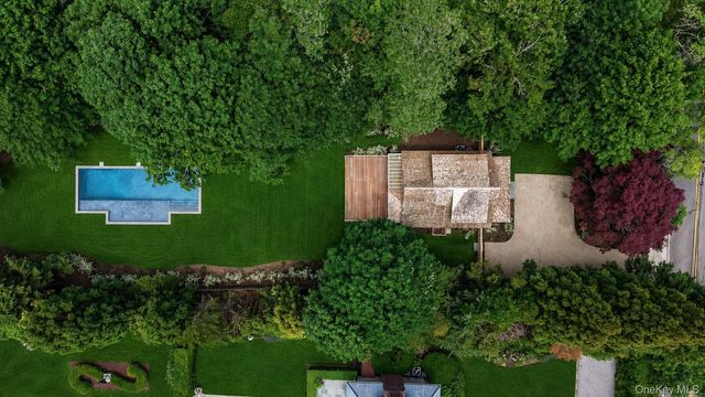 149 Accabonac Road, East Hampton, NY 11937