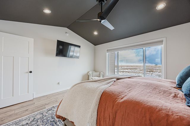 16859 Orchard Boulevard W, Harwood, ND 58042