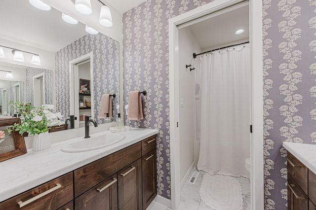 16859 Orchard Boulevard W, Harwood, ND 58042