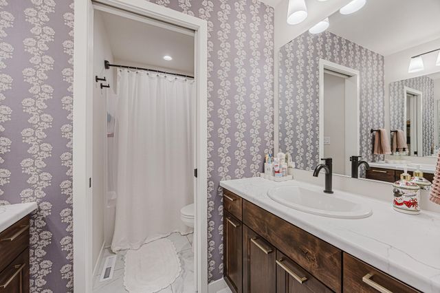 16859 Orchard Boulevard W, Harwood, ND 58042