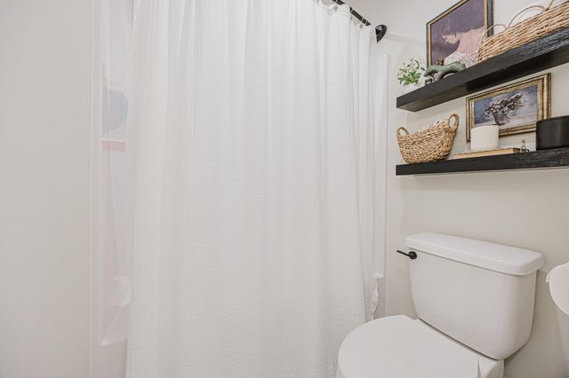 16859 Orchard Boulevard W, Harwood, ND 58042