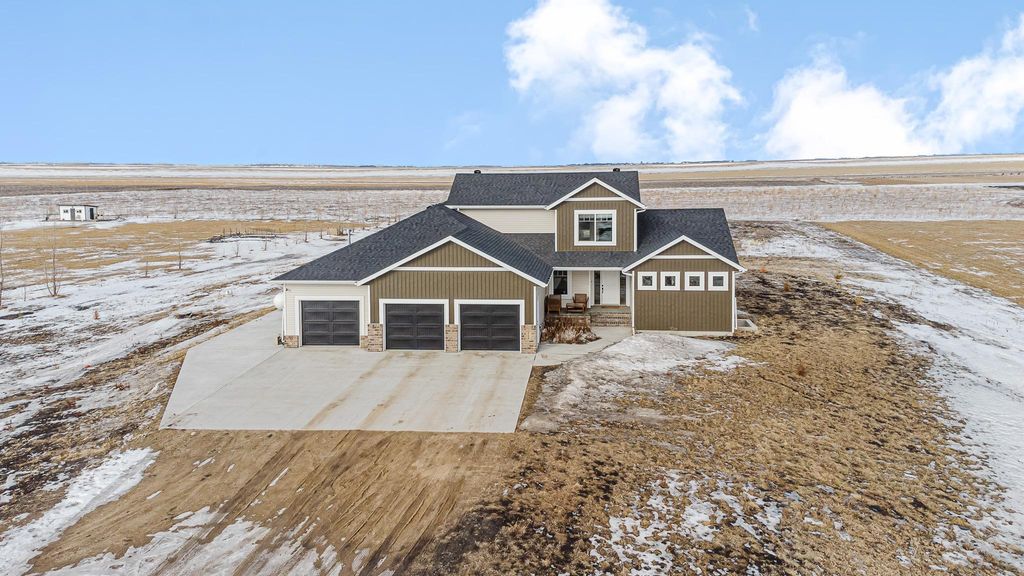16859 Orchard Boulevard W, Harwood, ND 58042