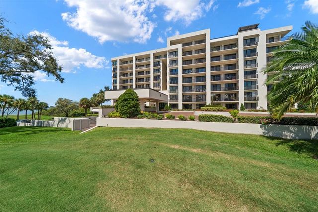 4 BELLEVIEW BOULEVARD 106, Belleair, FL 33756
