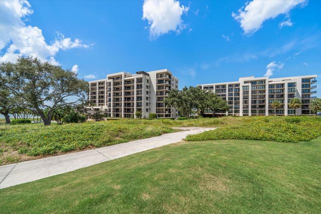 4 BELLEVIEW BOULEVARD 106, Belleair, FL 33756