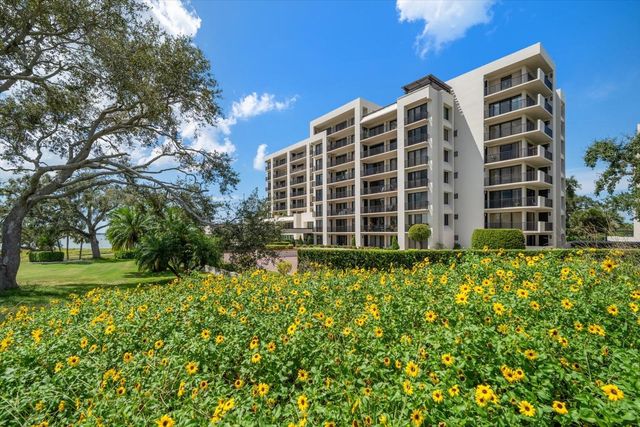 4 BELLEVIEW BOULEVARD 106, Belleair, FL 33756