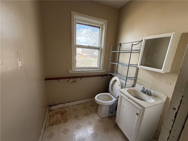 419 Bartram Ave, New Castle, PA 16101