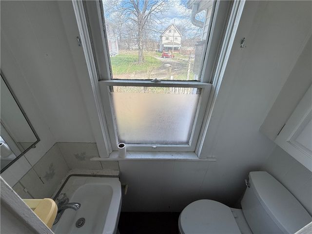 419 Bartram Ave, New Castle, PA 16101