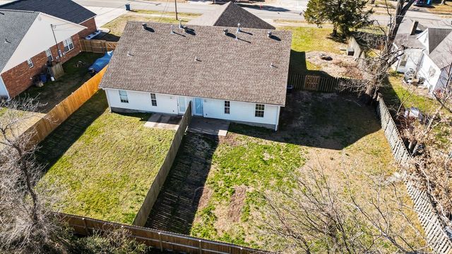 910 NW A Street, Bentonville, AR 72712