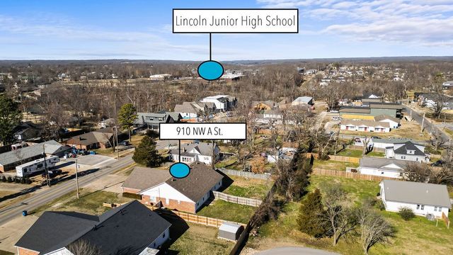 910 NW A Street, Bentonville, AR 72712