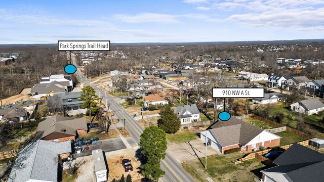 910 NW A Street, Bentonville, AR 72712