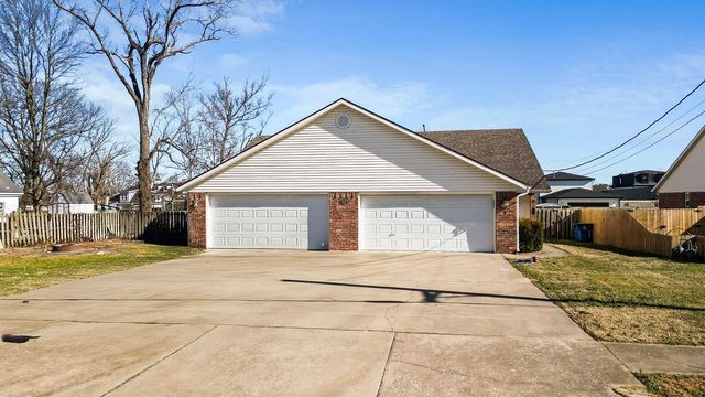 910 NW A Street, Bentonville, AR 72712
