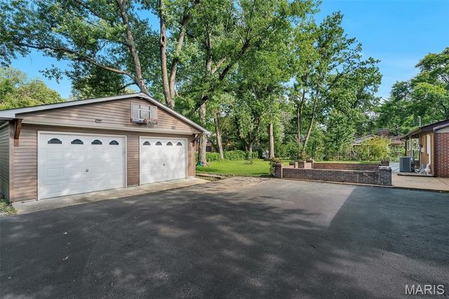 416 Tanglewood Drive, Ladue, MO 63124